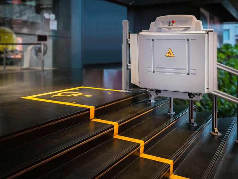 L'image sélectionnée. The Effects of Powered Wheelchairs and Related Powered Mobility Devices on Loading and Design Requirements for B355 Platform Lifts