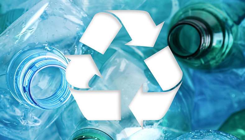 L'image sélectionnée. Symbol of recycling and plastic bottles