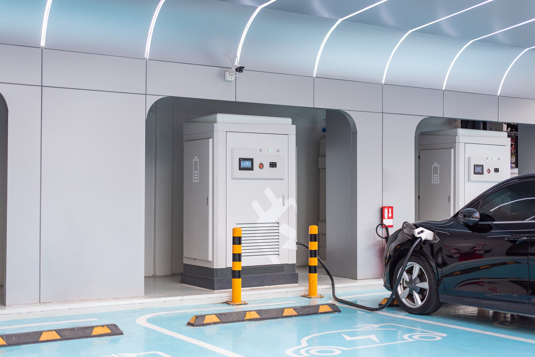 L'image sélectionnée. An electric vehicle charging the battery in the underground garage